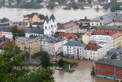 BANJIR EROPA : Pabrik Volkswagen dan Porsche Tutup