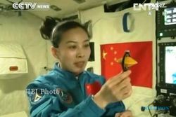 Astronaut China Mengajar dari Luar Angkasa Bikin Iri Siswa