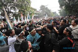 KENAIKAN HARGA BBM : Demonstran Anggap Hati Nurani SBY-Boediono Mati 