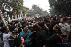 KENAIKAN HARGA BBM : Pemerintah Umumkan Bensin-Solar, Demo di Bandung Ricuh