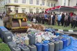 OPERASI PEKAT : Polres Klaten Musnahkan Puluhan Ribu Liter Miras