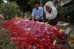 YENI WAHID ZIARAH MAKAM