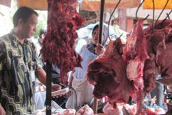   DAGING GELONGGONGAN : Sidak, Ditemukan di Pasar Kota Klaten