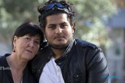 KISAH UNIK : Istri Lebih Tua 37 Tahun, Suami Terancam Dideportasi 