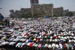 KUDETA MESIR : Massa Anti-Morsi Pesta Kembang Api, Massa Pro-Morsi Satukan Barisan
