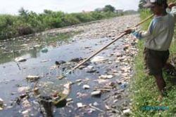 PENGELOLAAN SAMPAH SOLO : Awas, Buang Sampah Di Sungai di Solo Didenda Rp50 Juta, Ini Lokasi Pemantauan