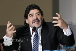 JELANG AS ROMA VS NAPOLI : Maradona Diundang sebagai Tamu Kehormatan