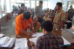 BLSM : Arus Lalin Depan Kantor Pos Padat, Pencairan Dilakukan di Kantor Kecamatan Prambanan