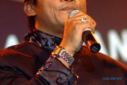 Penyanyi Campursari Didi Kempot Meriahkan Malam Terakhir THR Sriwedari Solo 