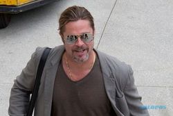 PERNIKAHAN SELEBRITIS : Sibuk Mengurus Pernikahan, Brad Pitt Lupa Ganti Baju