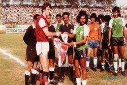 TIMNAS INDONESIA Vs ARSENAL : 30 Tahun Lalu, Arsenal Keok di Surabaya
