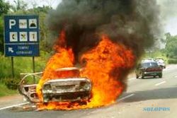 KEBAKARAN KLATEN : Bensin Tumpah, Mobil Terbakar