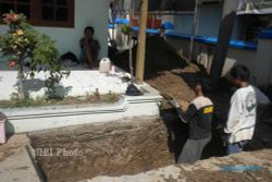   SUMUR RESAPAN : Antisipasi Banjir, Ngringo Bikin Sumur Resapan