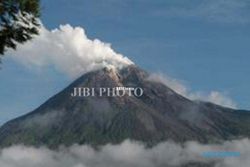 MERAPI BERGEMURUH : Ini Rangkaian Aktivitas Gunung Merapi Senin 22 Juli 2013