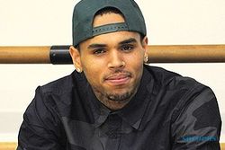 KASUS SELEBRITIS : Chris Brown Bantah Tuduhan Lakukan Tabrak Lari