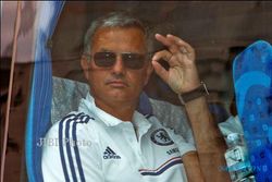PACUAN GELAR LIGA PREMIER : Mourinho Panaskan Perseteruan dengan City 