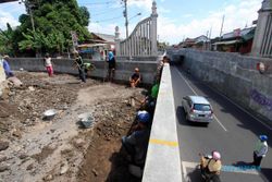 UNDERPASS MAKAMHAJI :  Lebaran, Pemaprasan Tembok Diperkirakan Belum Selesai