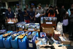 OPERASI PEKAT CANDI : Polisi Sita 6.000 Liter Miras