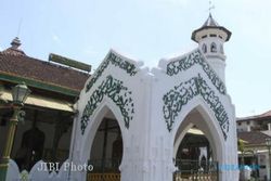 RAMADAN 2013 : Masjid Al Wustho Merana, Atapnya Berlubang