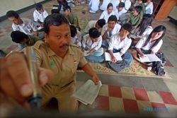 PENDIDIKAN JATENG :  Ganjar Bantah Ribuan GTT di Jateng Belum Terima Gaji