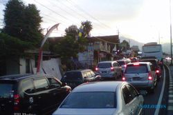 LEBARAN 2013 : Bus Mogok, Arus Lalin Jalan Solo-Semarang Tersendat