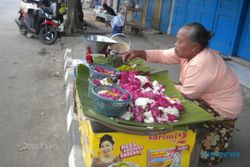 LEBARAN 2013 : Harga Bunga Tabur di Sukoharjo Melambung
