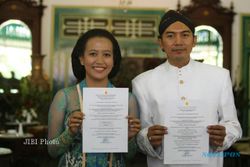 ROYAL WEDDING NGAYOGYAKARTA : Notonegoro : Kuliah Dulu, Tunda Momongan