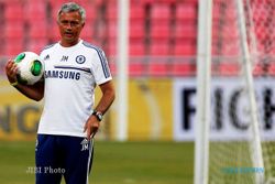 Mourinho Minta Pemain Bintang ChelseaTerbiasa dengan Kebijakan Rotasi 
