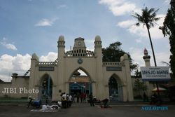CAGAR BUDAYA SOLO : Tedjowulan Rencana Revitalisasi Kawasan Masjid Agung
