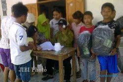  200 Anak di Tanon Sragen Terima Bantuan Perlengkapan Sekolah