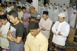 LEBARAN 2015 : Jemaah Tarekat Naqsabandiyah Padang Takbiran Malam Ini