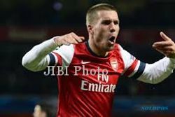 PLAY OFF LIGA CHAMPIONS : Podolski Jadi Tumbal Kemenangan Arsenal
