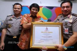PENEMBAKAN POLISI : Ipda Kus Hendratna Dianugerahi Kak Seto Award