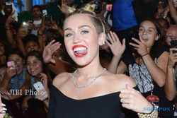 MTV VIDEO MUSIC AWARDS : Tampil Liar, Miley Cyrus Merasa Tak Bersalah 