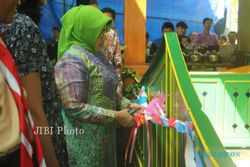 Warga Blimbing Gotong Royong Renovasi Balaidusun