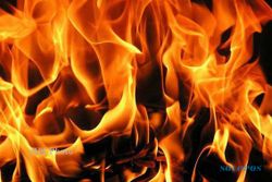 KEBAKARAN WONOGIRI : Warung Satai di Depan Polsek Jatisrono Terbakar