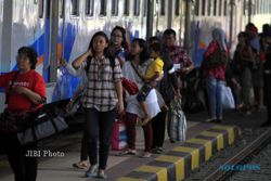 JADWAL KERETA API : Mulai 1 April, KA Ekonomi Tak Berhenti di Stasiun Poncol Semarang