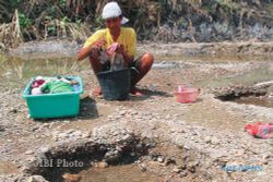 BENCANA KEKERINGAN : Ratusan Warga Kekurangan Air Bersih