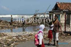 DPRD Bantul Rekomendasi Relokasi Korban Abrasi Pantai Samas