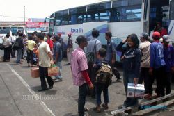 MUDIK LEBARAB 2014 : Puncak Arus Mudik di Terminal Kampung Rambutan Diprediksi H-4