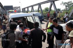 KECELAKAAN SOLO : Runtuh Gara-Gara Tersundul Kain, Besi Jembatan Jurug Tewaskan 1 Orang