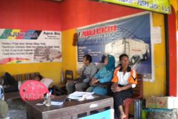 LEBARAN 2013 : Puncak Arus Balik, Harga Tiket ke Jakarta Naik 100%