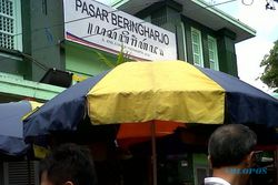 MUDIK LEBARAN 2013 : Pasar Beringharjo Diserbu Pemburu Baju 