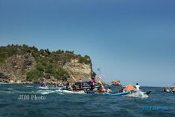 Pedagang Pantai Baron Gelar Sedekah Laut, Nelayan Tak Ikut