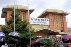 SEPUTAR JOGJA : 20 Pemandu Siap Layani Wisatawan di Pasar Beringharjo 