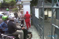 LEBARAN 2013 : Kantor Samsat Tutup, Warga Klaten Kecele