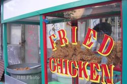 HARGA AYAM NAIK : Omzet Pedagang Ayam Goreng Turun 50%