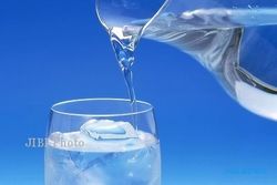 TIPS KESEHATAN : Air Putih Bisa Berfungsi sebagai Obat, Begini Caranya…