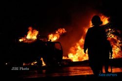 KEBAKARAN MADIUN : Api Lalap 2 Rumah di Madiun, 2 Motor Ikut Hangus
