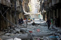 KRISIS SURIAH : Serangan Udara Pasukan Suriah Bunuh 96 Orang